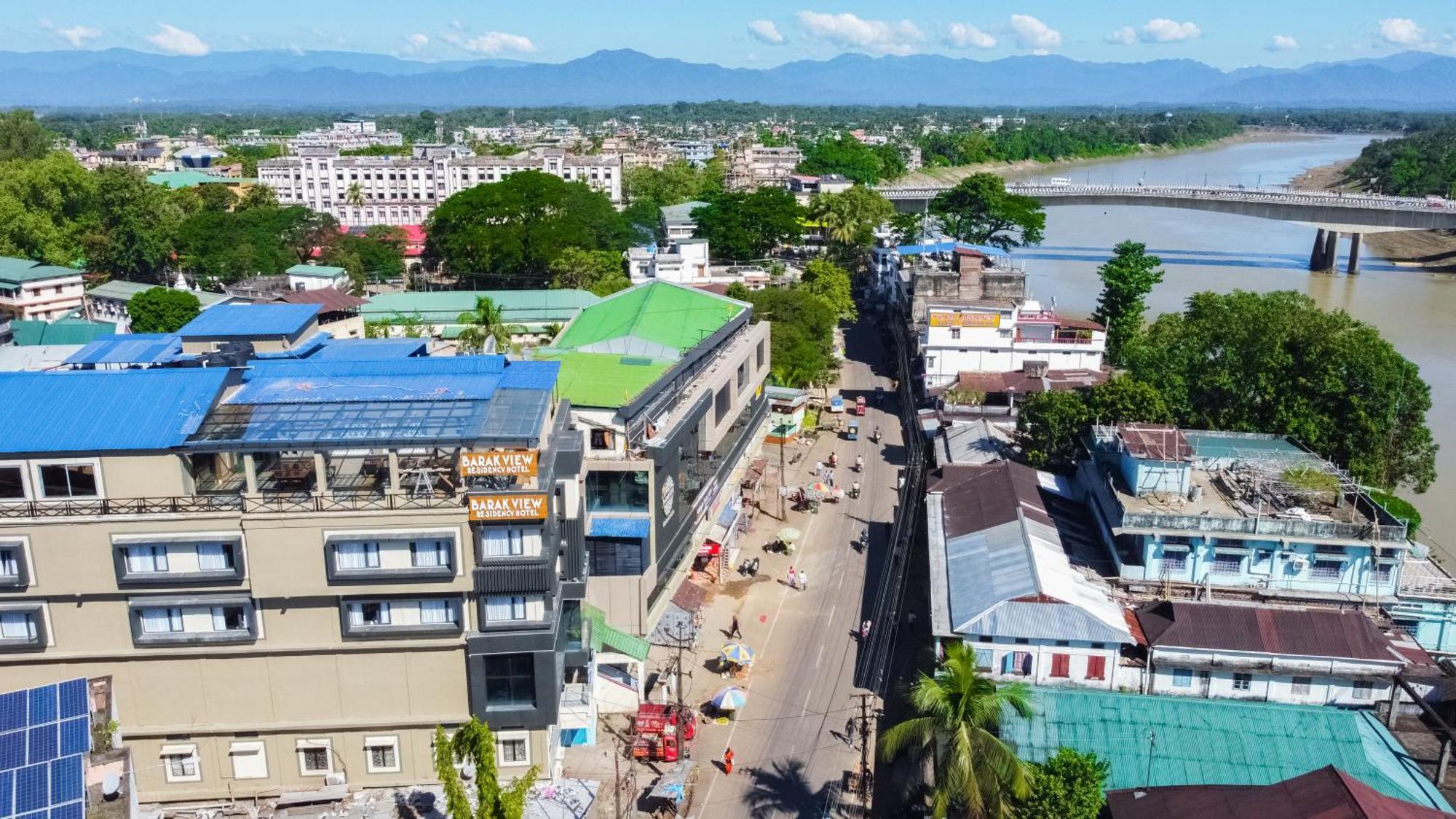Hotel Barak View Residency Silchar Kültér fotó